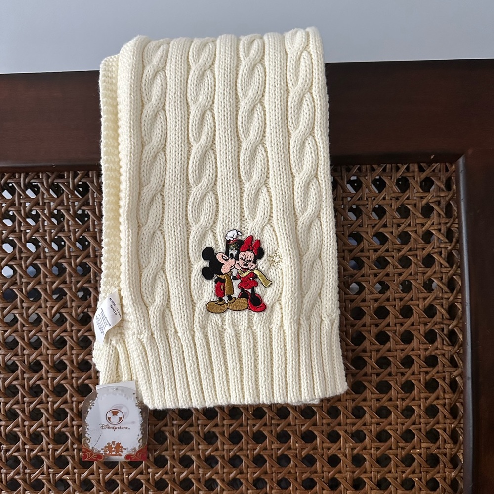 Children’s Disney Knit Scarf with Mickey and Minnie Motif NWT